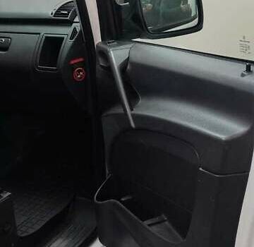 Білий Мерседес Віто, об'ємом двигуна 2.14 л та пробігом 201 тис. км за 18200 $, фото 19 на Automoto.ua