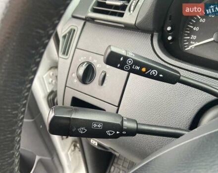 Белый Мерседес Вито, объемом двигателя 2.14 л и пробегом 353 тыс. км за 13700 $, фото 17 на Automoto.ua