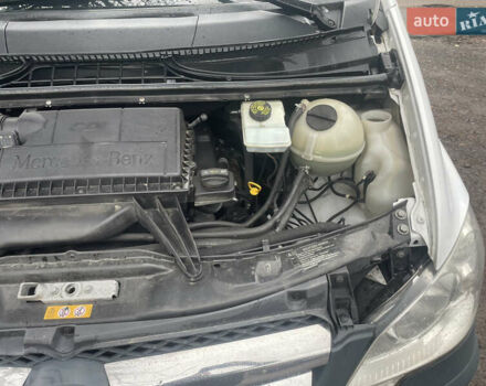 Белый Мерседес Вито, объемом двигателя 2.14 л и пробегом 305 тыс. км за 12700 $, фото 7 на Automoto.ua