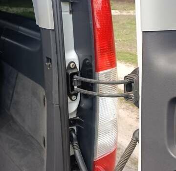 Белый Мерседес Вито, объемом двигателя 2.19 л и пробегом 266 тыс. км за 14000 $, фото 35 на Automoto.ua