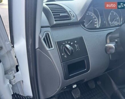 Мерседес Вито 2013 в Виноградове на Automoto.ua Белый Мерседес Вито, объемом двигателя 2.14 л и пробегом 296 тыс. км за 10700 $, фото 28 на Automoto.ua