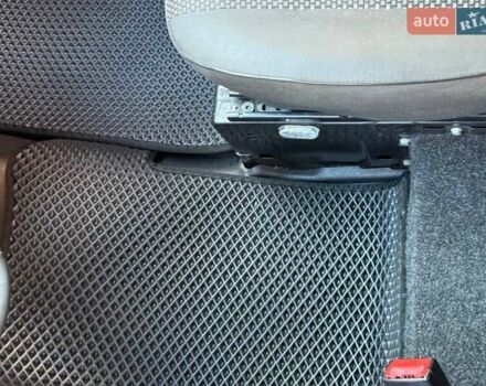 Білий Мерседес Віто, об'ємом двигуна 2.2 л та пробігом 449 тис. км за 10999 $, фото 25 на Automoto.ua