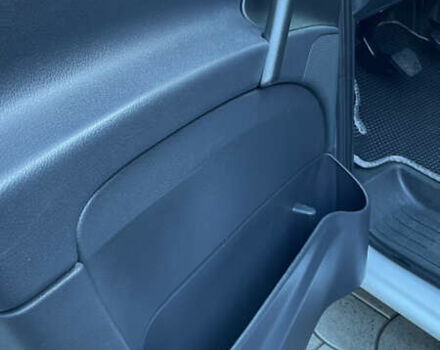 Белый Мерседес Вито, объемом двигателя 2.14 л и пробегом 310 тыс. км за 12500 $, фото 17 на Automoto.ua