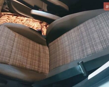 Белый Мерседес Вито, объемом двигателя 2.14 л и пробегом 265 тыс. км за 16500 $, фото 18 на Automoto.ua