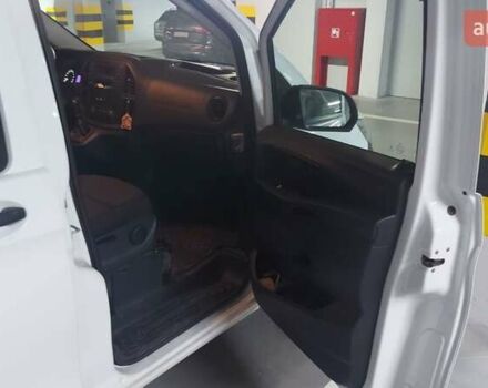 Белый Мерседес Вито, объемом двигателя 2.14 л и пробегом 265 тыс. км за 16500 $, фото 15 на Automoto.ua