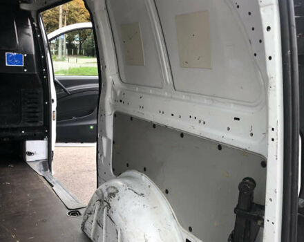 Білий Мерседес Віто, об'ємом двигуна 2.15 л та пробігом 356 тис. км за 12700 $, фото 24 на Automoto.ua