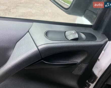 Білий Мерседес Віто, об'ємом двигуна 2.15 л та пробігом 356 тис. км за 12700 $, фото 13 на Automoto.ua