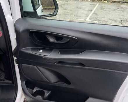 Белый Мерседес Вито, объемом двигателя 1.6 л и пробегом 347 тыс. км за 13200 $, фото 8 на Automoto.ua