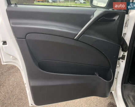 Білий Мерседес Віто, об'ємом двигуна 2.15 л та пробігом 356 тис. км за 12700 $, фото 12 на Automoto.ua