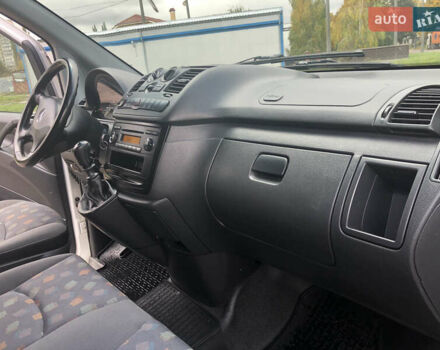 Білий Мерседес Віто, об'ємом двигуна 2.15 л та пробігом 356 тис. км за 12700 $, фото 17 на Automoto.ua