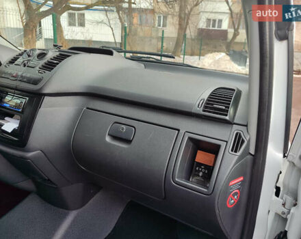 Белый Мерседес Вито, объемом двигателя 2.15 л и пробегом 197 тыс. км за 17200 $, фото 19 на Automoto.ua