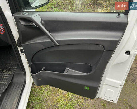 Білий Мерседес Віто, об'ємом двигуна 2.14 л та пробігом 195 тис. км за 14999 $, фото 22 на Automoto.ua