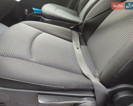 Белый Мерседес Вито, объемом двигателя 2.15 л и пробегом 197 тыс. км за 17200 $, фото 9 на Automoto.ua