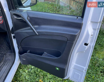 Белый Мерседес Вито, объемом двигателя 2.14 л и пробегом 195 тыс. км за 15999 $, фото 40 на Automoto.ua