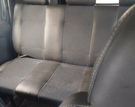 Белый Мерседес Вито, объемом двигателя 2.14 л и пробегом 280 тыс. км за 12000 $, фото 5 на Automoto.ua