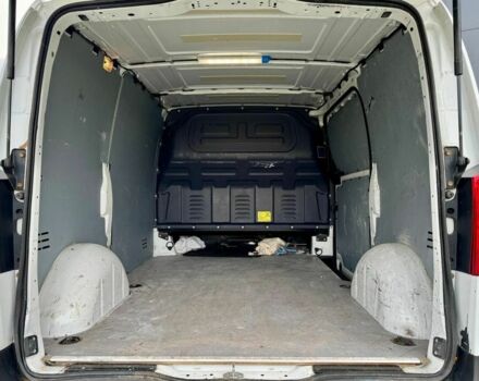 Белый Мерседес Вито, объемом двигателя 1.6 л и пробегом 305 тыс. км за 8800 $, фото 6 на Automoto.ua