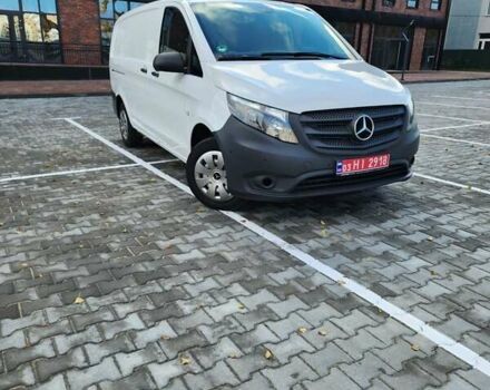 Белый Мерседес Вито, объемом двигателя 2.2 л и пробегом 297 тыс. км за 14300 $, фото 4 на Automoto.ua