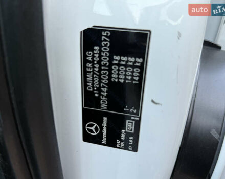 Белый Мерседес Вито, объемом двигателя 2.1 л и пробегом 350 тыс. км за 17777 $, фото 8 на Automoto.ua