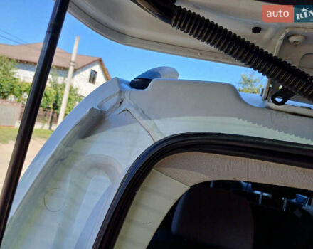 Белый Мерседес Вито, объемом двигателя 2.2 л и пробегом 350 тыс. км за 19000 $, фото 7 на Automoto.ua