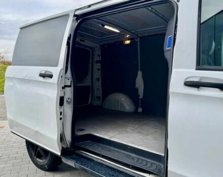 Белый Мерседес Вито, объемом двигателя 1.6 л и пробегом 305 тыс. км за 8800 $, фото 2 на Automoto.ua