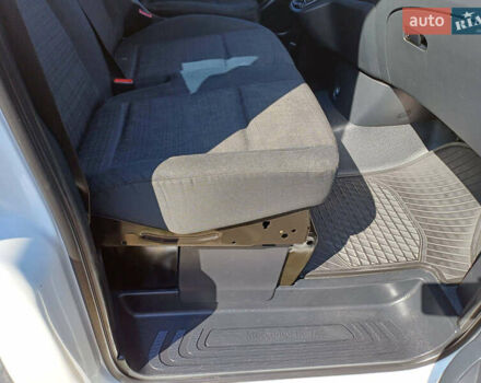 Белый Мерседес Вито, объемом двигателя 2.2 л и пробегом 350 тыс. км за 19000 $, фото 15 на Automoto.ua