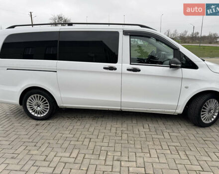 Белый Мерседес Вито, объемом двигателя 2.14 л и пробегом 244 тыс. км за 23000 $, фото 5 на Automoto.ua