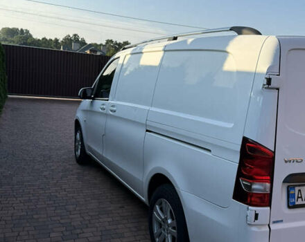 Белый Мерседес Вито, объемом двигателя 2.1 л и пробегом 350 тыс. км за 17777 $, фото 2 на Automoto.ua