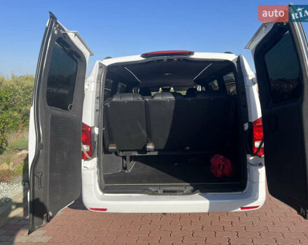 Белый Мерседес Вито, объемом двигателя 1.6 л и пробегом 250 тыс. км за 17000 $, фото 3 на Automoto.ua