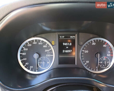 Белый Мерседес Вито, объемом двигателя 2.2 л и пробегом 350 тыс. км за 19000 $, фото 8 на Automoto.ua