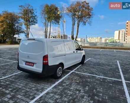 Белый Мерседес Вито, объемом двигателя 2.2 л и пробегом 297 тыс. км за 14300 $, фото 6 на Automoto.ua