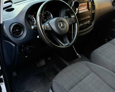 Белый Мерседес Вито, объемом двигателя 2.1 л и пробегом 350 тыс. км за 17777 $, фото 6 на Automoto.ua