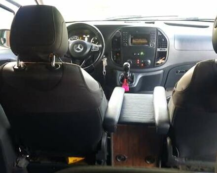 Белый Мерседес Вито, объемом двигателя 2.14 л и пробегом 300 тыс. км за 16500 $, фото 3 на Automoto.ua