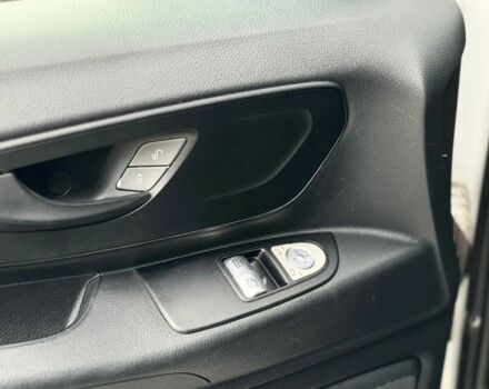 Белый Мерседес Вито, объемом двигателя 1.6 л и пробегом 305 тыс. км за 8800 $, фото 7 на Automoto.ua