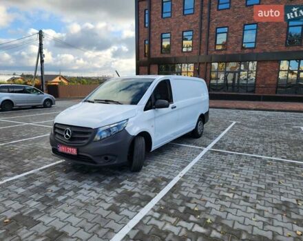 Белый Мерседес Вито, объемом двигателя 2.2 л и пробегом 297 тыс. км за 14300 $, фото 2 на Automoto.ua