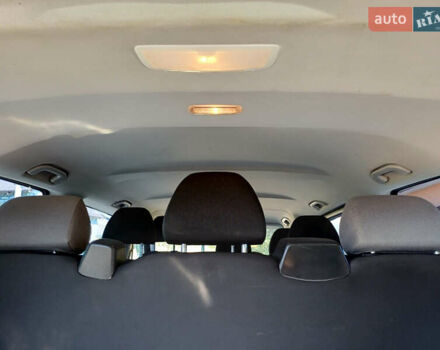 Белый Мерседес Вито, объемом двигателя 2.2 л и пробегом 350 тыс. км за 19000 $, фото 13 на Automoto.ua