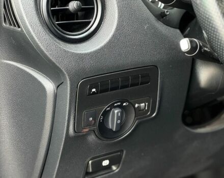 Белый Мерседес Вито, объемом двигателя 1.6 л и пробегом 305 тыс. км за 8800 $, фото 12 на Automoto.ua