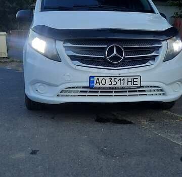 Белый Мерседес Вито, объемом двигателя 2.14 л и пробегом 300 тыс. км за 16500 $, фото 1 на Automoto.ua