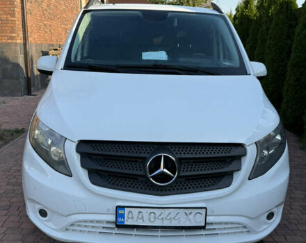 Белый Мерседес Вито, объемом двигателя 2.1 л и пробегом 350 тыс. км за 17777 $, фото 13 на Automoto.ua