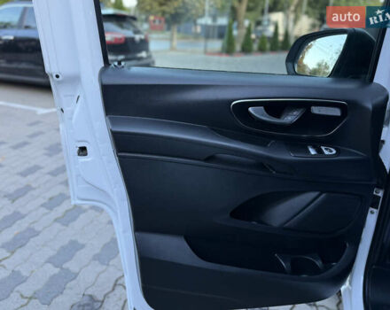 Белый Мерседес Вито, объемом двигателя 2.14 л и пробегом 265 тыс. км за 23800 $, фото 12 на Automoto.ua