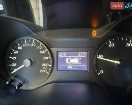 Белый Мерседес Вито, объемом двигателя 1.6 л и пробегом 250 тыс. км за 13000 $, фото 2 на Automoto.ua