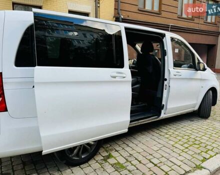 Белый Мерседес Вито, объемом двигателя 1.6 л и пробегом 250 тыс. км за 13000 $, фото 1 на Automoto.ua
