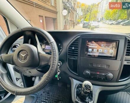 Белый Мерседес Вито, объемом двигателя 1.6 л и пробегом 250 тыс. км за 13000 $, фото 9 на Automoto.ua