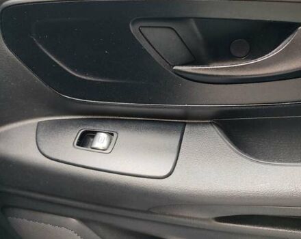 Белый Мерседес Вито, объемом двигателя 2.14 л и пробегом 264 тыс. км за 20001 $, фото 16 на Automoto.ua