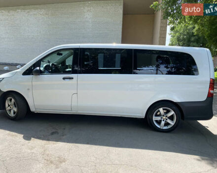 Белый Мерседес Вито, объемом двигателя 2.2 л и пробегом 275 тыс. км за 19900 $, фото 3 на Automoto.ua