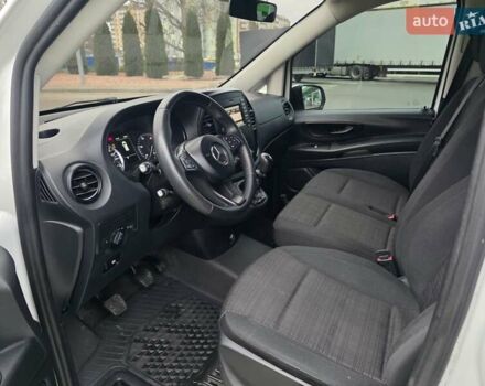 Белый Мерседес Вито, объемом двигателя 2.2 л и пробегом 242 тыс. км за 16777 $, фото 17 на Automoto.ua