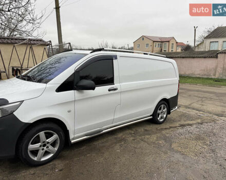 Белый Мерседес Вито, объемом двигателя 2.14 л и пробегом 308 тыс. км за 15500 $, фото 1 на Automoto.ua