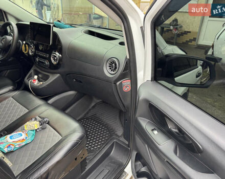 Белый Мерседес Вито, объемом двигателя 2.14 л и пробегом 308 тыс. км за 15500 $, фото 16 на Automoto.ua