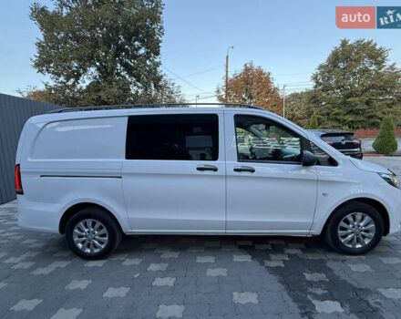 Белый Мерседес Вито, объемом двигателя 2.14 л и пробегом 265 тыс. км за 23800 $, фото 4 на Automoto.ua