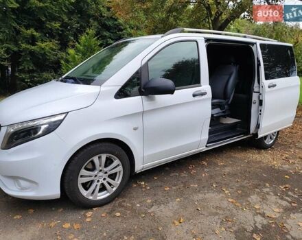 Белый Мерседес Вито, объемом двигателя 2.14 л и пробегом 264 тыс. км за 20001 $, фото 2 на Automoto.ua