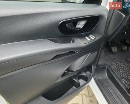 Белый Мерседес Вито, объемом двигателя 2.2 л и пробегом 242 тыс. км за 16777 $, фото 16 на Automoto.ua